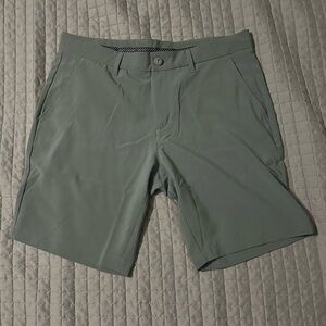 Like New Men's 9’ Primo Gray Green Shorts Size 34